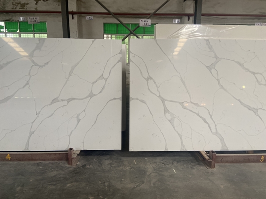 Van de het Kwartssteen van keukencalacatta de Plak Witte Achtergrond met Grey Color